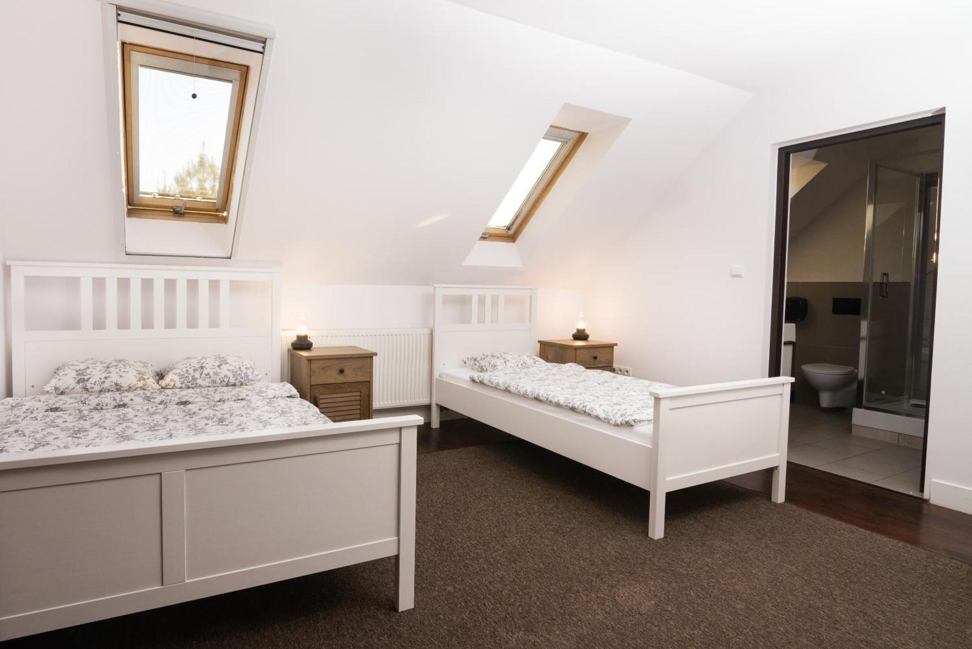 Hubertus Hotel Wola Rzedzinska Buitenkant foto