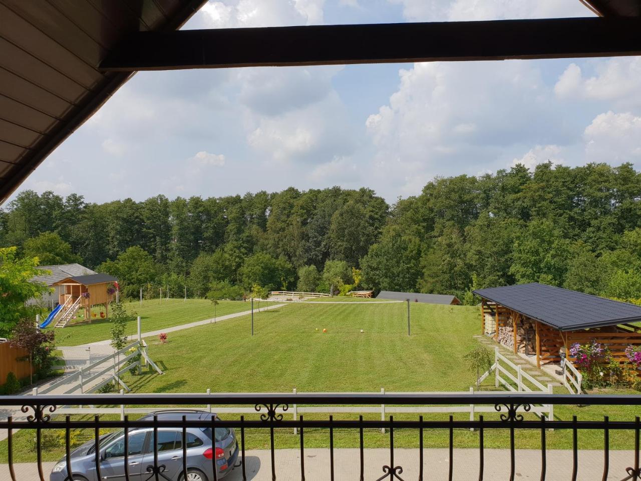 Hubertus Hotel Wola Rzedzinska Buitenkant foto